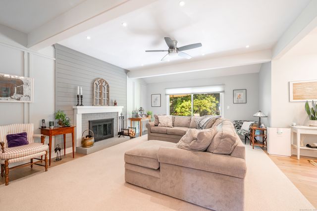 977 Heritage Village B, Southbury, CT 06488