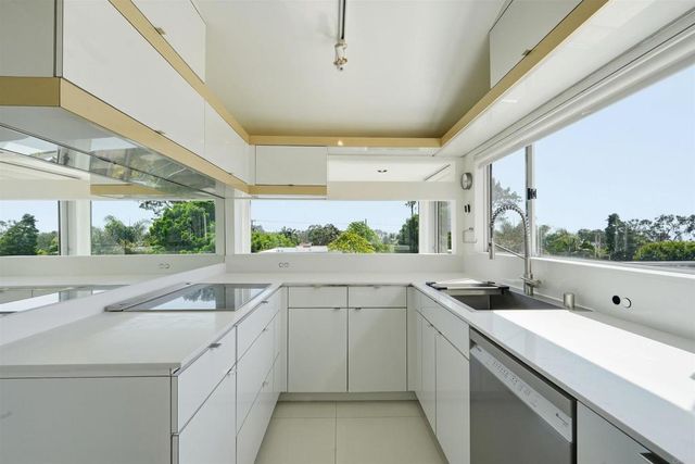 5628 Linda Rosa, La Jolla, CA 92037