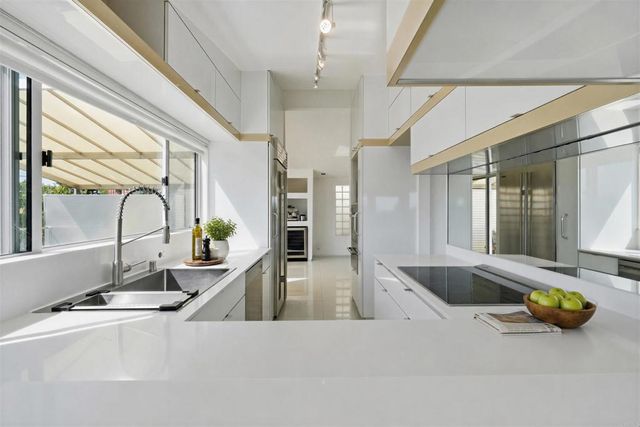 5628 Linda Rosa, La Jolla, CA 92037
