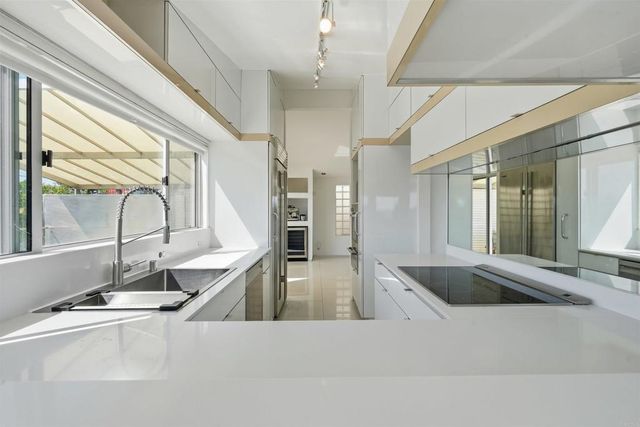 5628 Linda Rosa, La Jolla, CA 92037
