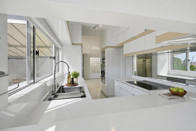 5628 Linda Rosa, La Jolla, CA 92037
