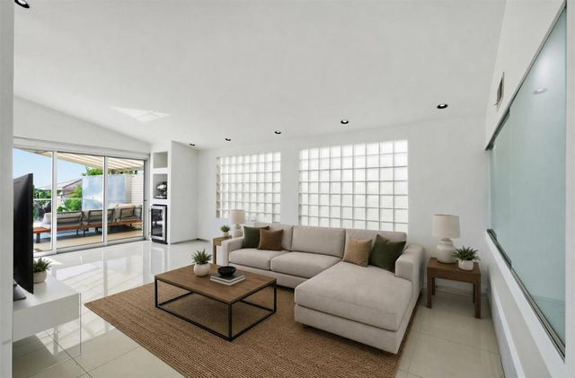 5628 Linda Rosa, La Jolla, CA 92037
