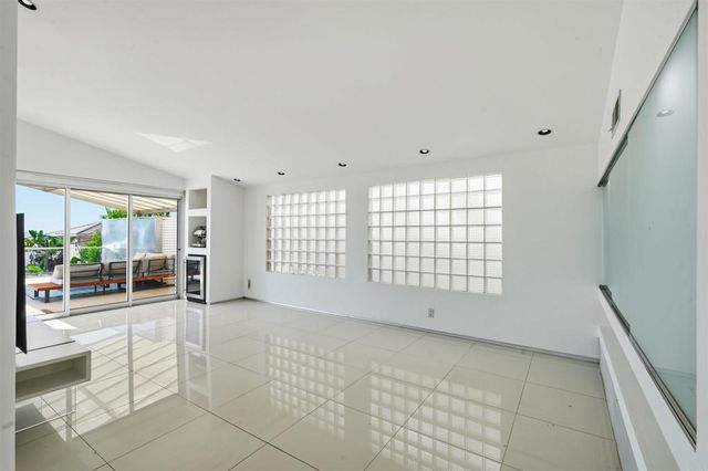 5628 Linda Rosa, La Jolla, CA 92037
