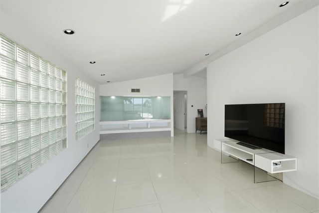 5628 Linda Rosa, La Jolla, CA 92037