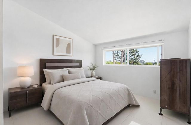 5628 Linda Rosa, La Jolla, CA 92037