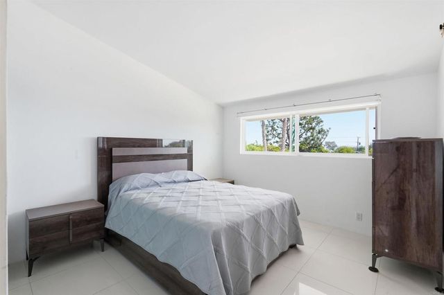 5628 Linda Rosa, La Jolla, CA 92037