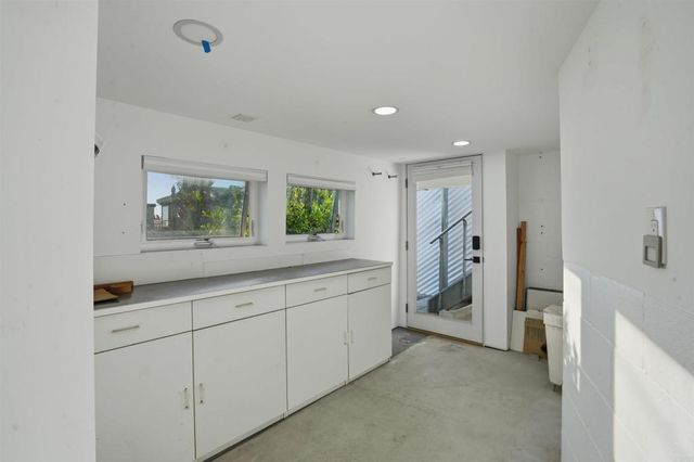 5628 Linda Rosa, La Jolla, CA 92037