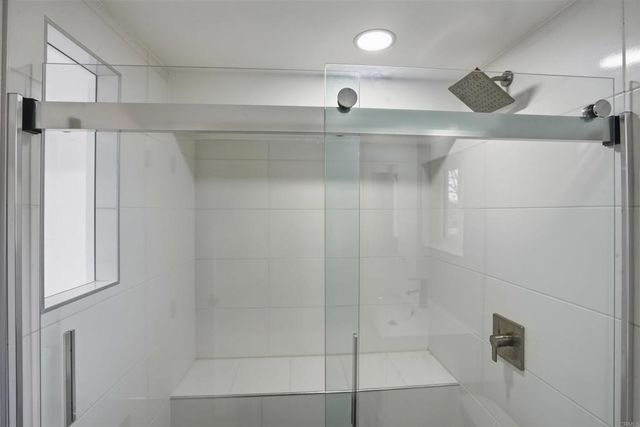 5628 Linda Rosa, La Jolla, CA 92037