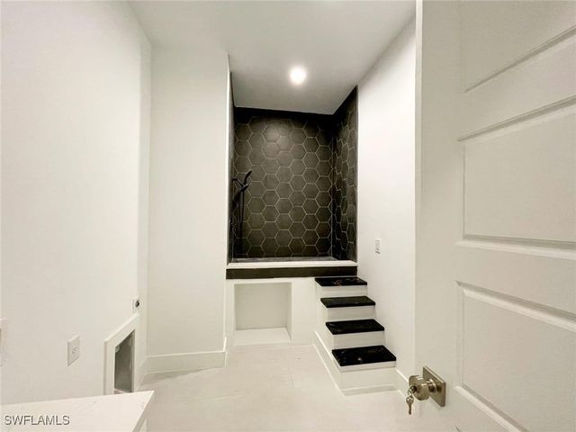 687 23rd ST SW, Naples, FL 34117