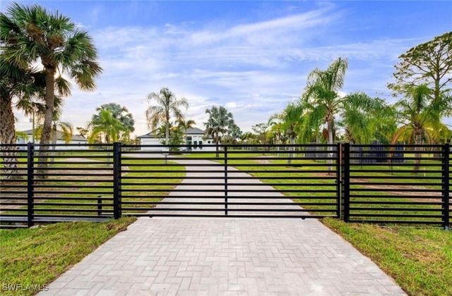 687 23rd ST SW, Naples, FL 34117