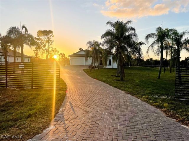 687 23rd ST SW, Naples, FL 34117