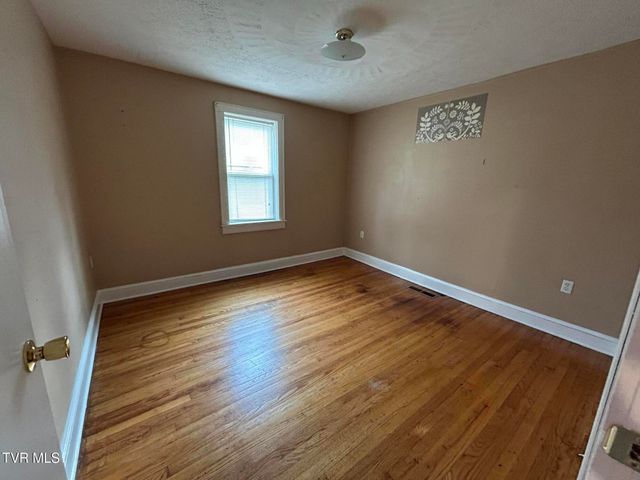 202 Northeast Railroad Avenue, Wise, VA 24293