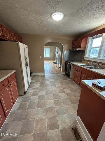 202 Northeast Railroad Avenue, Wise, VA 24293