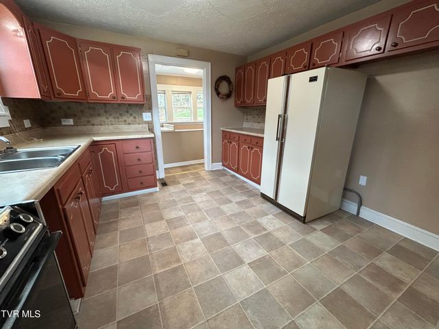 202 Northeast Railroad Avenue, Wise, VA 24293