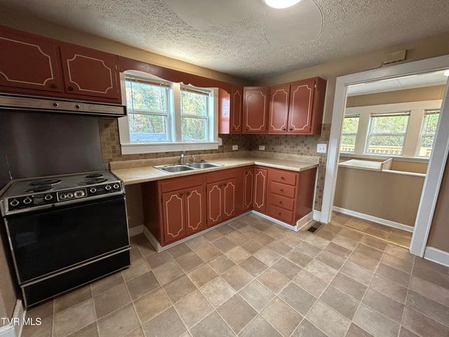 202 Northeast Railroad Avenue, Wise, VA 24293