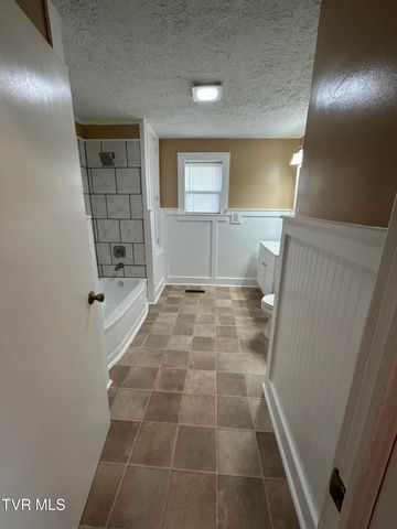 202 Northeast Railroad Avenue, Wise, VA 24293