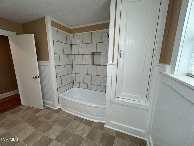 202 Northeast Railroad Avenue, Wise, VA 24293