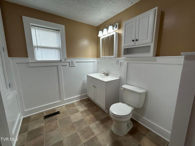 202 Northeast Railroad Avenue, Wise, VA 24293