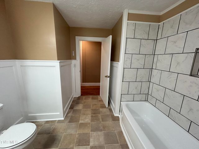 202 Northeast Railroad Avenue, Wise, VA 24293