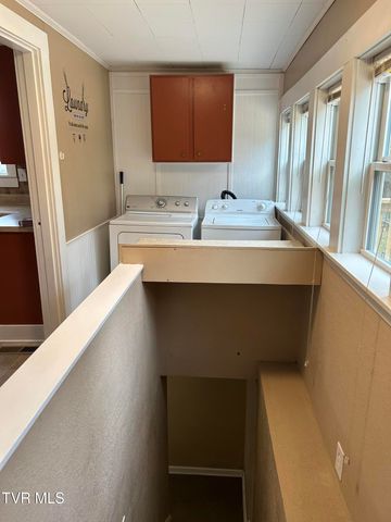 202 Northeast Railroad Avenue, Wise, VA 24293