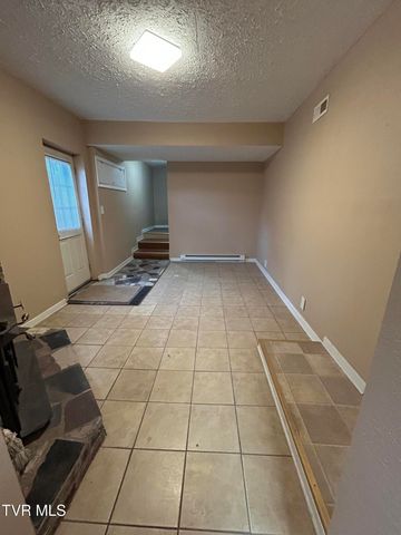 202 Northeast Railroad Avenue, Wise, VA 24293