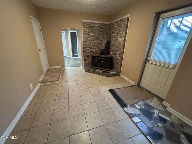 202 Northeast Railroad Avenue, Wise, VA 24293