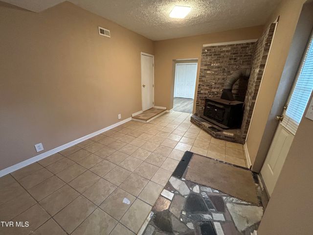 202 Northeast Railroad Avenue, Wise, VA 24293