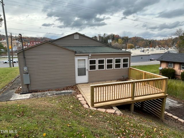 202 Northeast Railroad Avenue, Wise, VA 24293