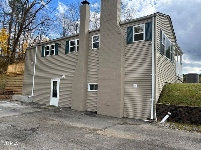 202 Northeast Railroad Avenue, Wise, VA 24293