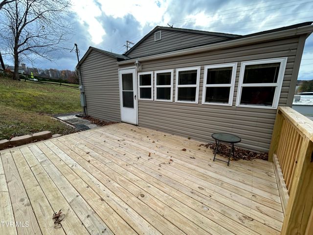 202 Northeast Railroad Avenue, Wise, VA 24293