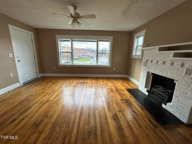 202 Northeast Railroad Avenue, Wise, VA 24293