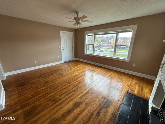 202 Northeast Railroad Avenue, Wise, VA 24293