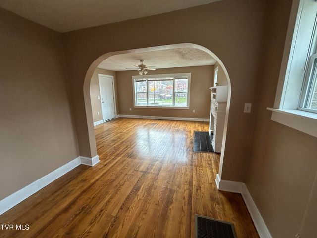 202 Northeast Railroad Avenue, Wise, VA 24293