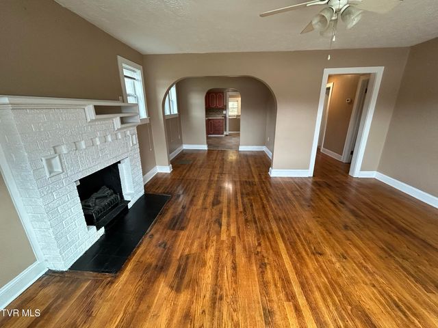 202 Northeast Railroad Avenue, Wise, VA 24293