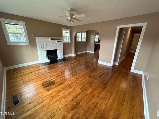 202 Northeast Railroad Avenue, Wise, VA 24293