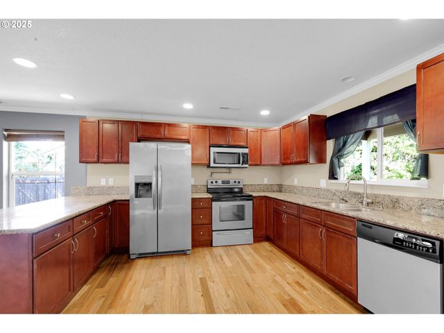 1633 S St, Springfield, OR 97477