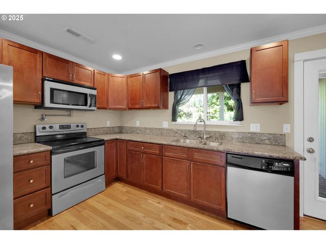 1633 S St, Springfield, OR 97477