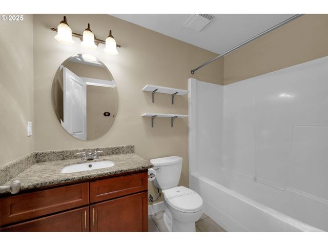 1633 S St, Springfield, OR 97477