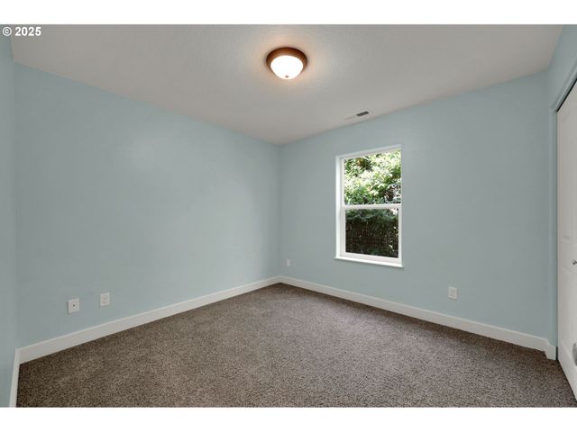 1633 S St, Springfield, OR 97477