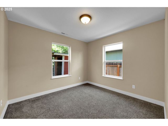 1633 S St, Springfield, OR 97477