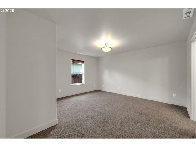 1633 S St, Springfield, OR 97477