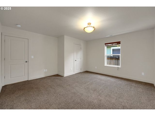 1633 S St, Springfield, OR 97477