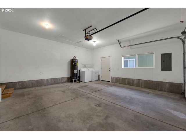 1633 S St, Springfield, OR 97477