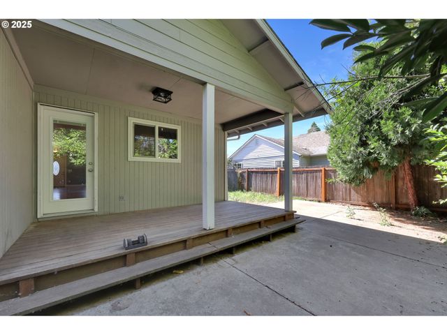 1633 S St, Springfield, OR 97477