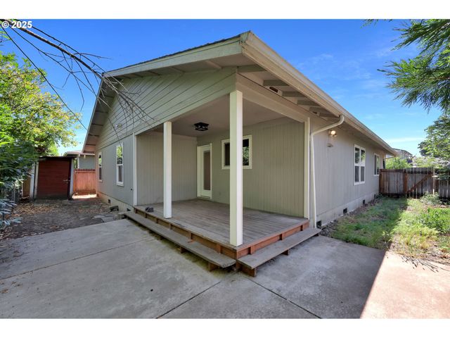 1633 S St, Springfield, OR 97477