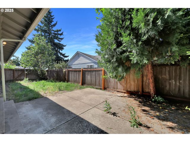 1633 S St, Springfield, OR 97477