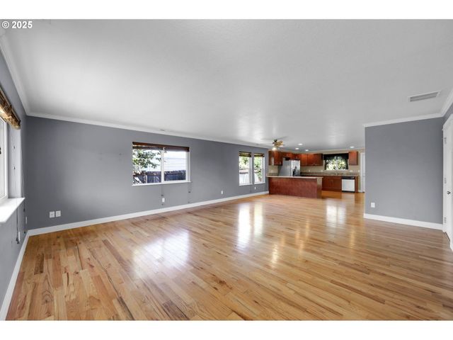 1633 S St, Springfield, OR 97477