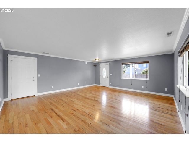 1633 S St, Springfield, OR 97477