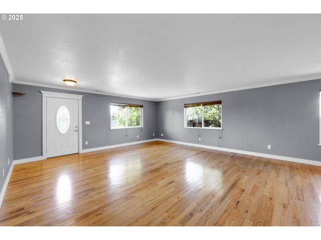 1633 S St, Springfield, OR 97477