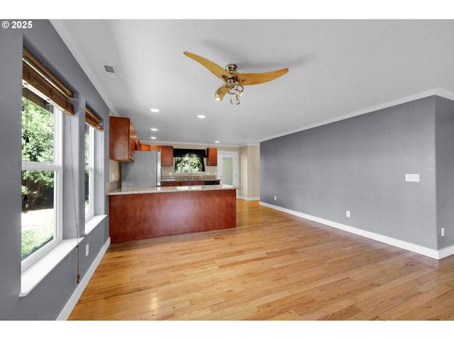 1633 S St, Springfield, OR 97477